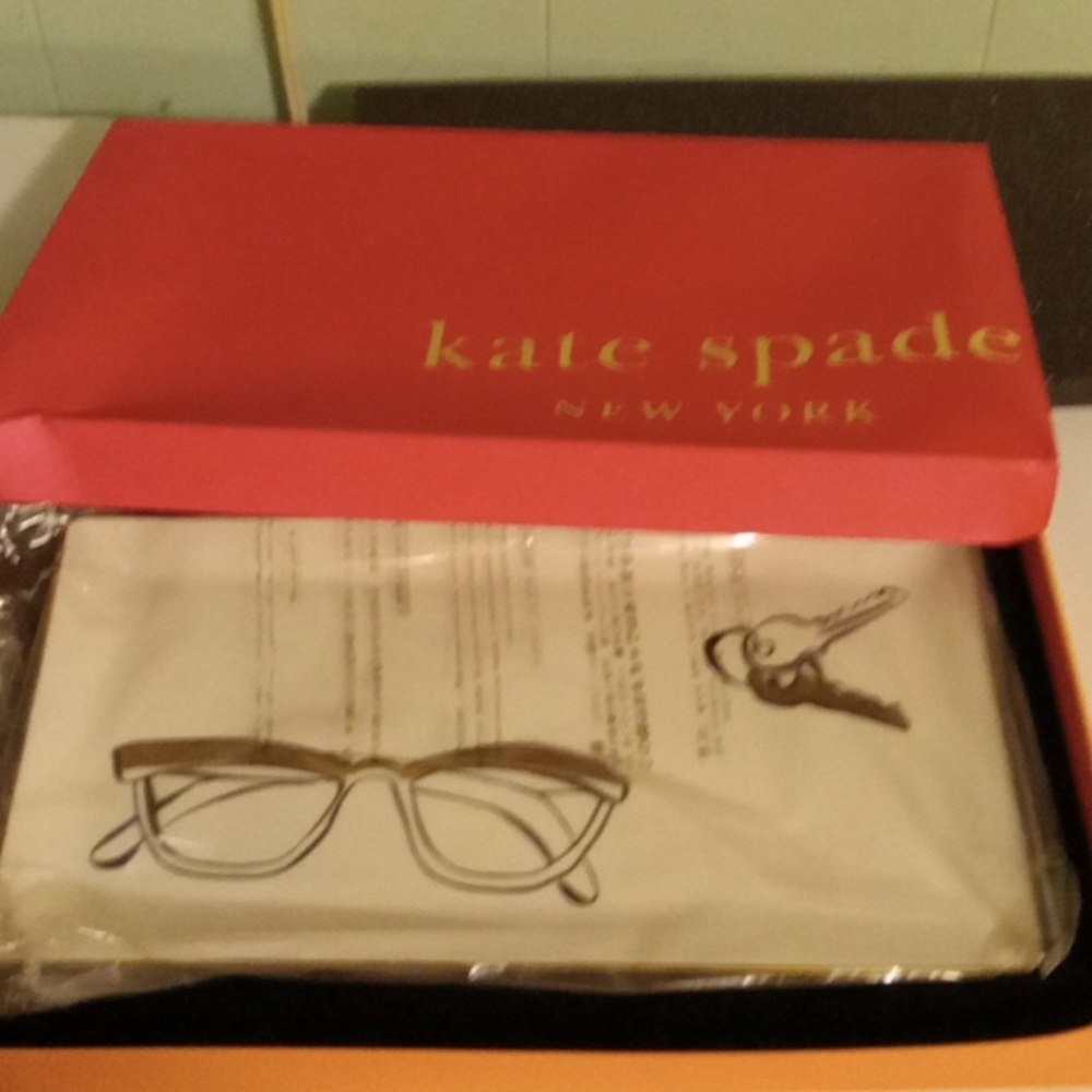 Kate spade keys or sunglasses plate